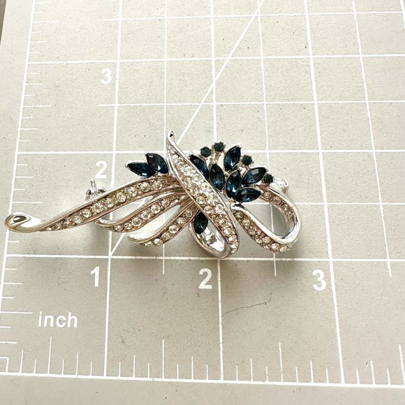 Vintage Blue Rhinestone Brooch - Picture 5 of 11